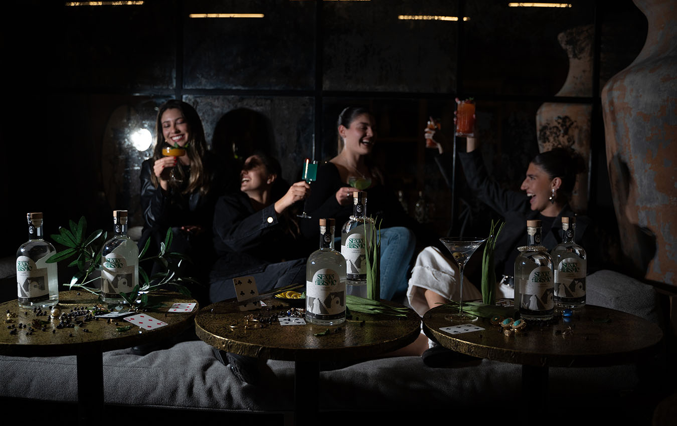 Estudo mostra jovens bebendo além da conta. Foto: Sexto Abismo/Ginebra Surrealista