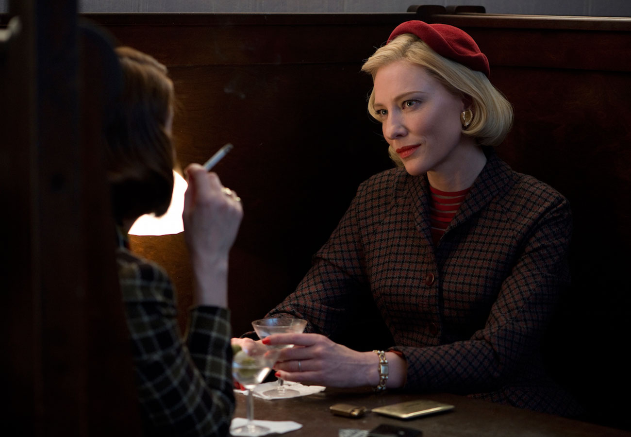 Cate Blanchett (dir.) e Rooney Mara (esq.), em cena do filme Carol. Foto:  Mares Filmes/Film4