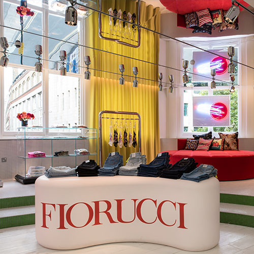 Interior da loja da Fiorucci, em Londres. Foto: Fiorucci