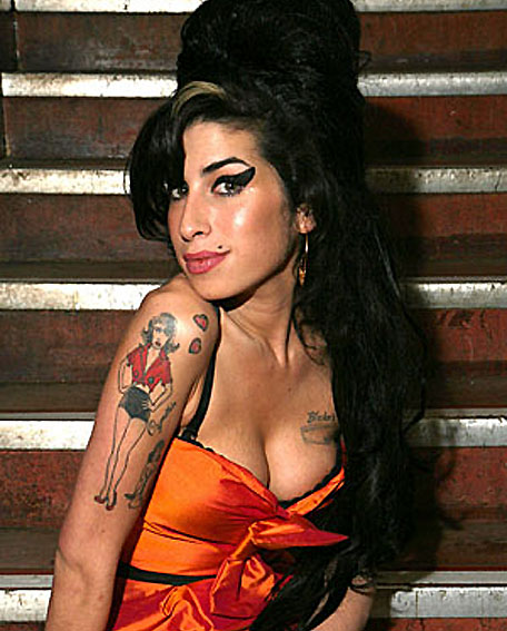 Amy Winehouse: pai amigo fala sobre ela em documentário.topnews.in
