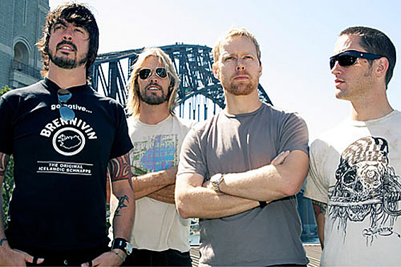 Dave Grohl volta suas atenções ao Foo Fighters.sonzeeira.wordpress.com