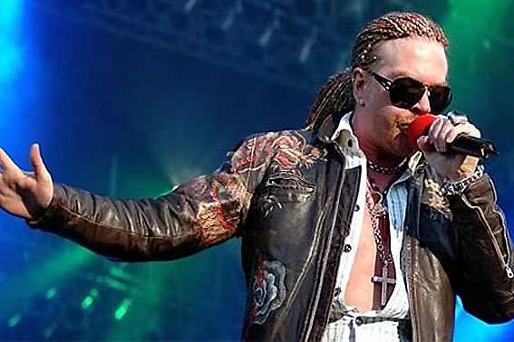 Axl Rose finalmente entrega o show do Guns n Roses prometido na Apoteose.sortimentos.net