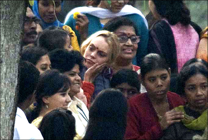 Lindsay Lohan na Índia: documentário sobre tráfico de crianças.smoifightclub.files.wordpress.com