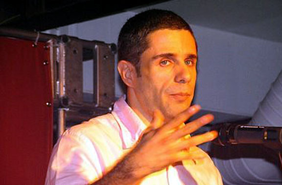 Antonio Araújo dirige a peça A Procura de Emprego.bp.blogspot.com