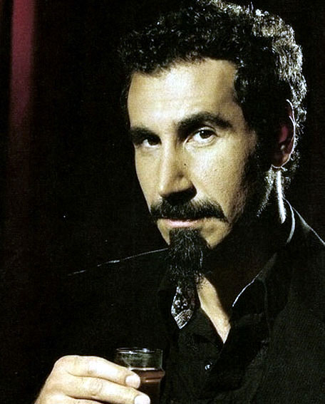 Serj Tankian lança disco ao vivo com participação de orquestra.last.fm