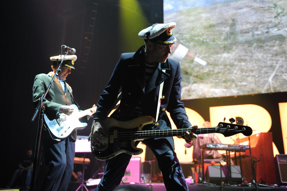 Os ex-Clash Paul Simonon e Mick Jones participam do show do Gorillaz.Divulgação