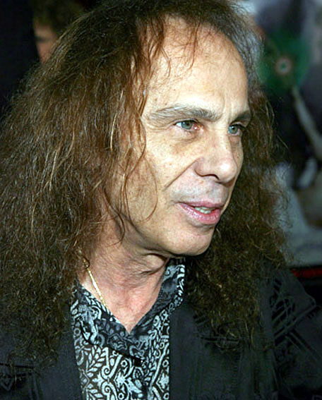Ronnie James Dio não está fisicamente bem para fazer shows. celebritywonder.com