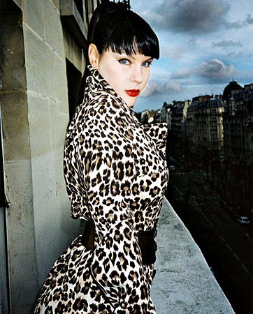 A DJ francesa Miss Kittin é atração principal no The-Edge.listal.com