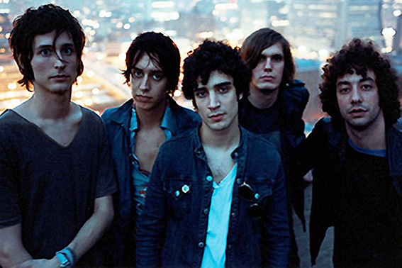 FOTO - The Strokes lançarão novo álbum somente em 2011.blitz.aeiou.pt