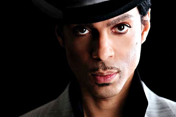 FOTO - Prince retoma parceria com jornais para distribuir disco.adeli.files.wordpress.com