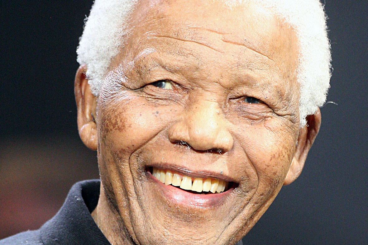 FOTO – Mandela recebe homenagem de organização internacional em seu aniversário de 92 anos.  blogs.sundaymercury.net