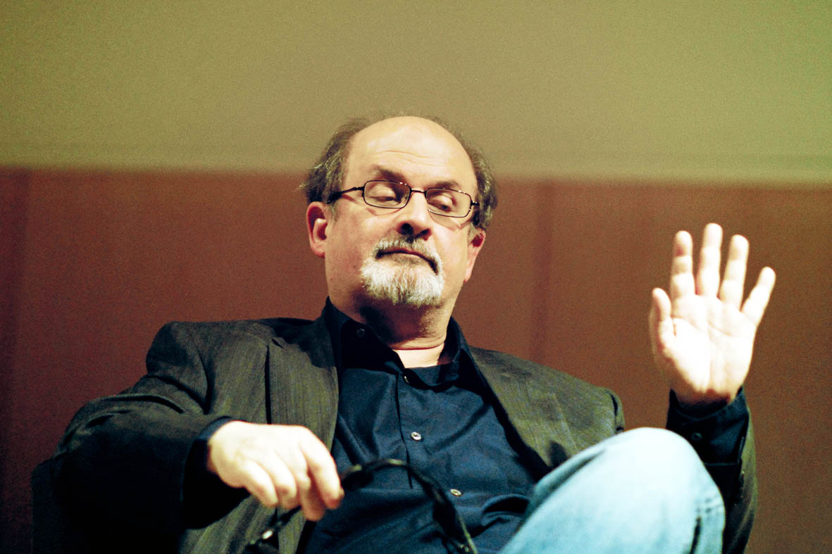 O anglo-indiano Salman Rushdie é uma das atrações da Flip 2010.carlesdomenec.wordpress.com