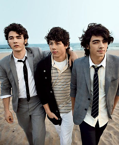 FOTO - Jonas Brothers altera data de show em Porto Alegre.Crédito: disneyportugal.files.wordpress.com