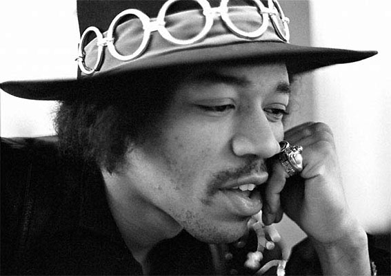 Caixa reúne quatro álbuns com raridades de Jimi Hendrix.freewebs.com