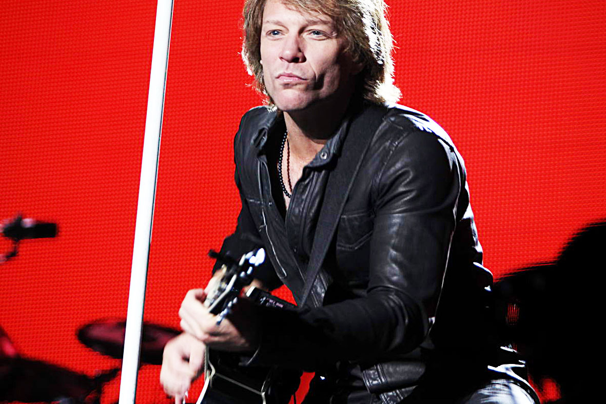 Jon Bon Jovi abusando do charme para uma platéia já ganha no Morumbi.Marcelo Rossi/Divulgação