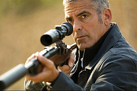 George Clooney é assassino profissional em The American.Divulgação