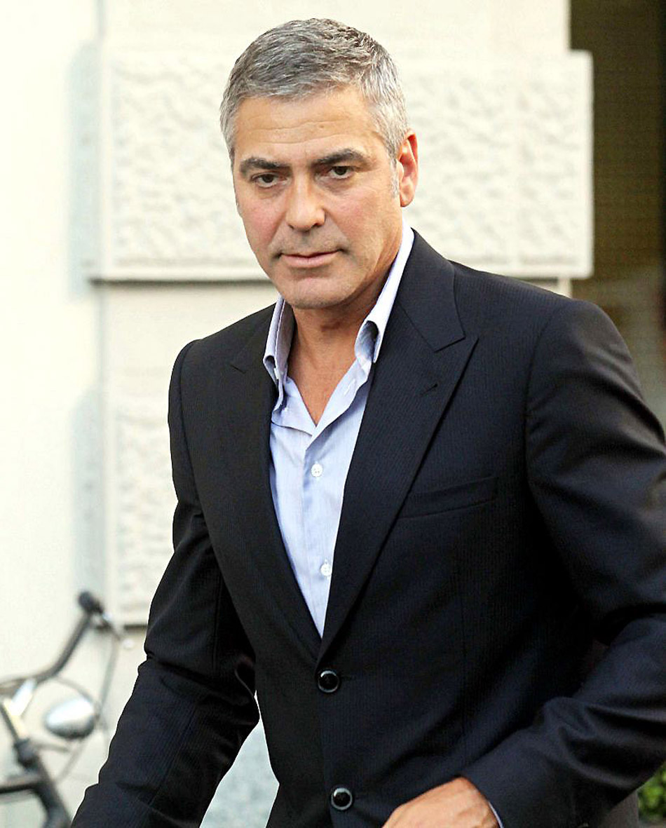 George Clooney chama atenção para situação no Sudão. aceshowbiz.com