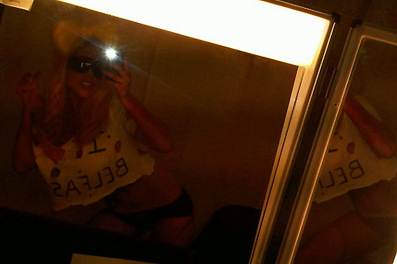 FOTO - Lady Gaga em autofoto postada no Twitter