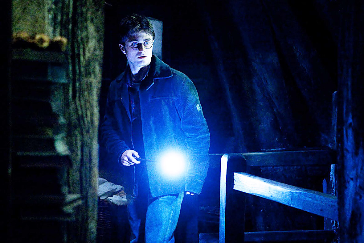 Daniel Radcliffe em cena de Harry Potter e as Relíquias da Morte – Parte 1.filme-trailer.com
