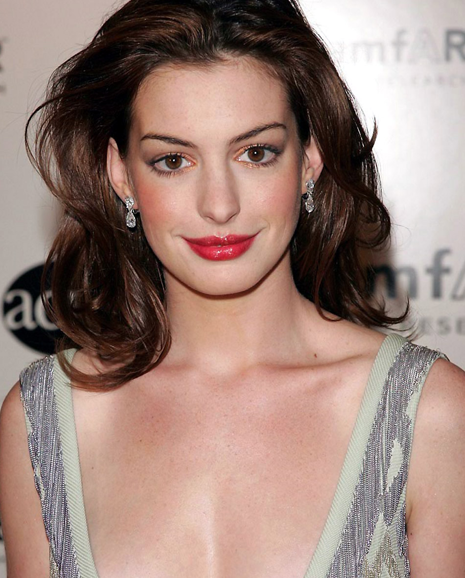 Anne Hathaway pode dar nova vida à Barbarella nos cinemas.best-cine.com.