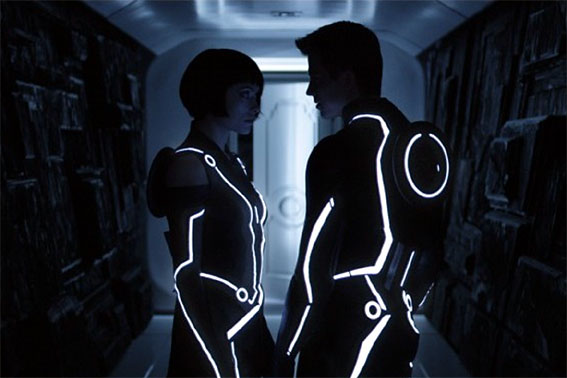 Garrett Hedlund e Olivia Wilde protagonizam Tron - O Legado.Divulgação