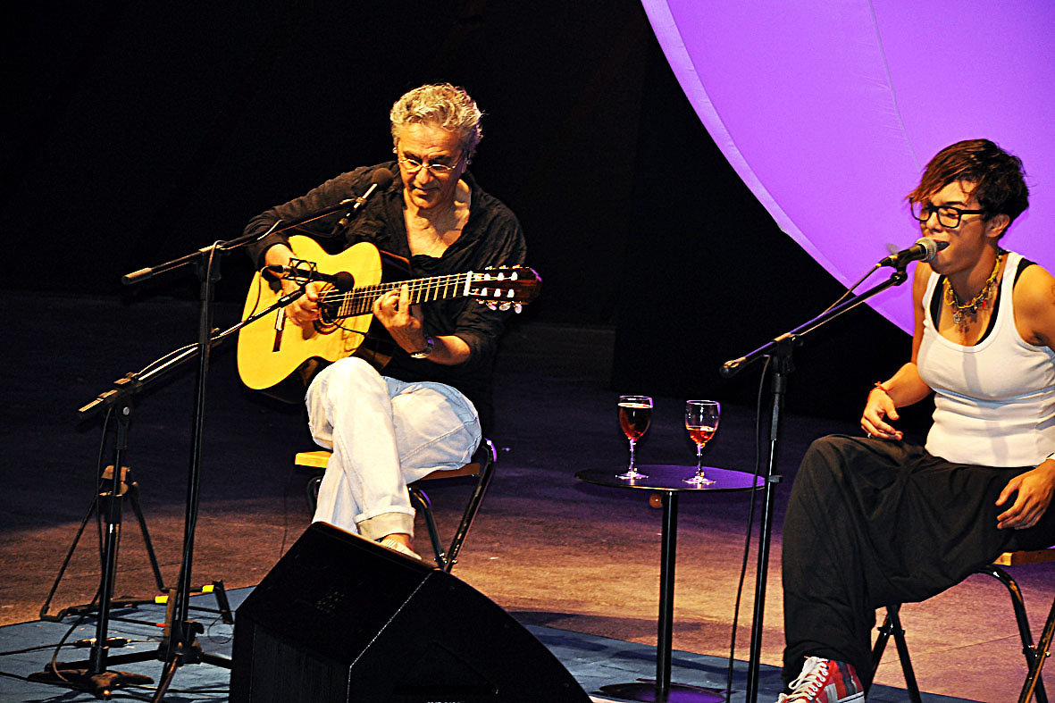 Maria Gadú e Caetano Veloso esticam turnê para gravar DVD.Divulgação