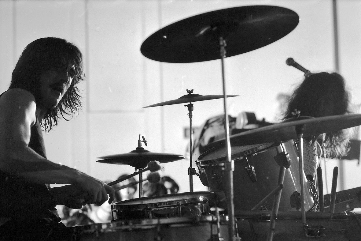 John Bonham homenageado em shows com participação de vários bateristas.tenhomaisdiscosqueamigos.com