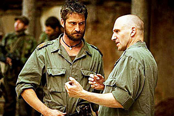 Gerard Butler e Ralph Fiennes em cena de Coriolanus