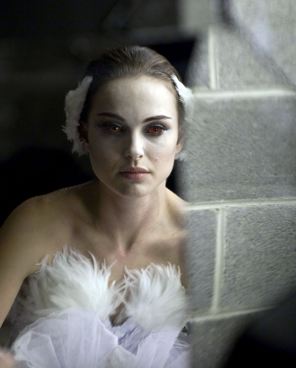 Natalie Portman em entrega total como a bailarina Nina em Cisne Negro. Divulgação