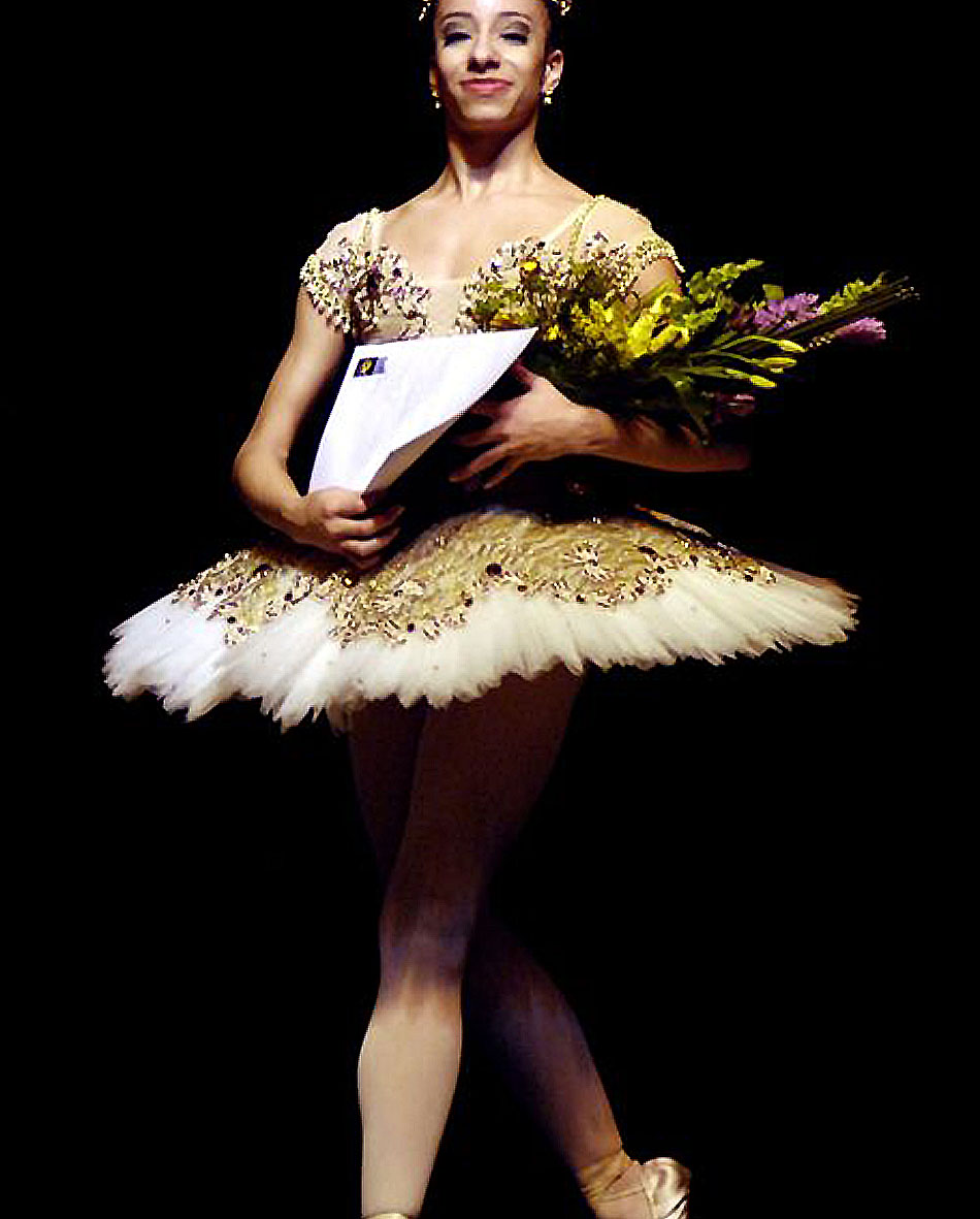 Mayara Magri vence concurso para novos talentos do 39o. Festival Internacional de Dança de Lausanne.festivaldedanca.com.br