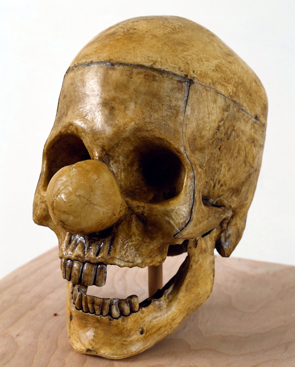 Esqueleto com nariz de palhaço de Vik Muniz integra mostra Relicário.Divulgação