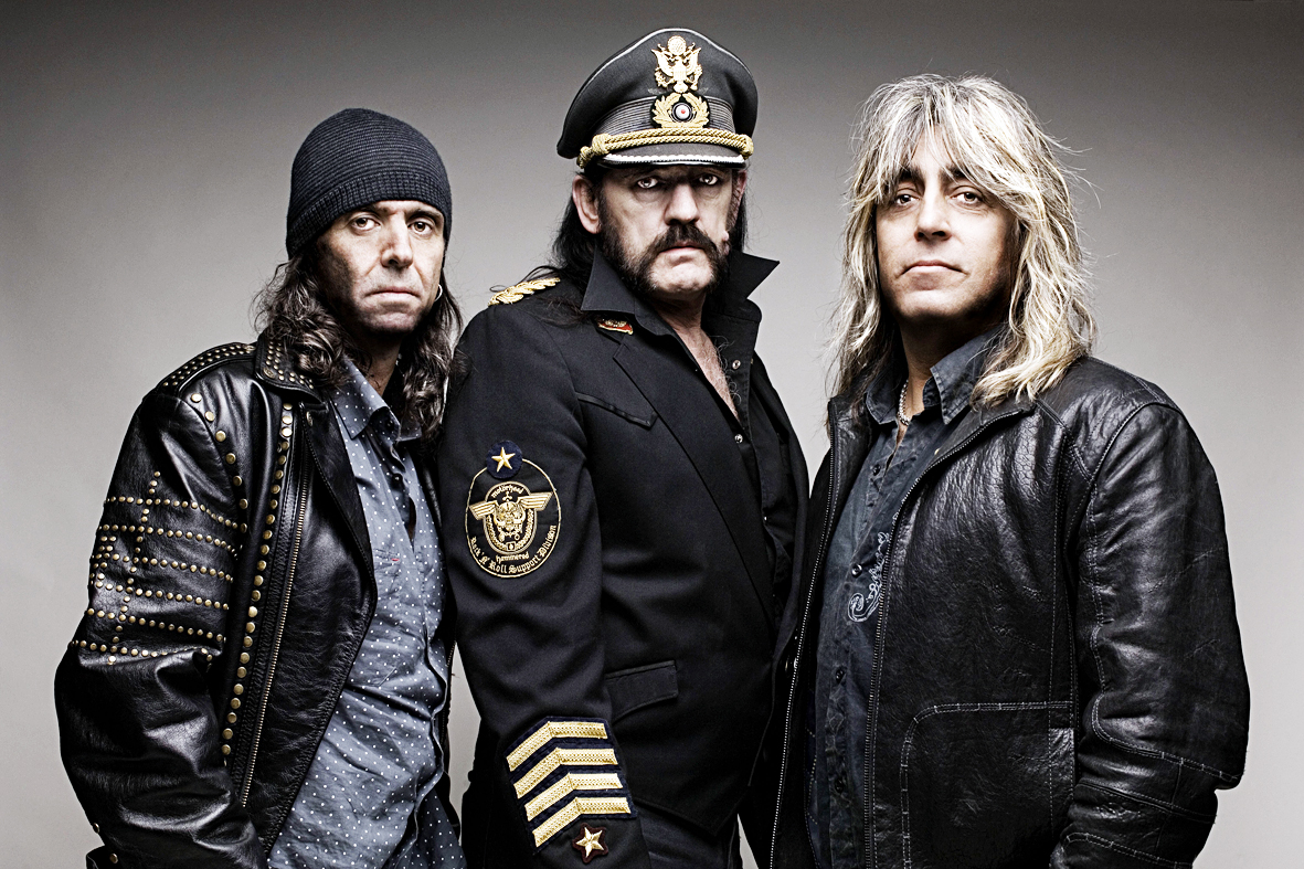 Lemmy (centro): "Dizem que a recessão pegou todo mundo