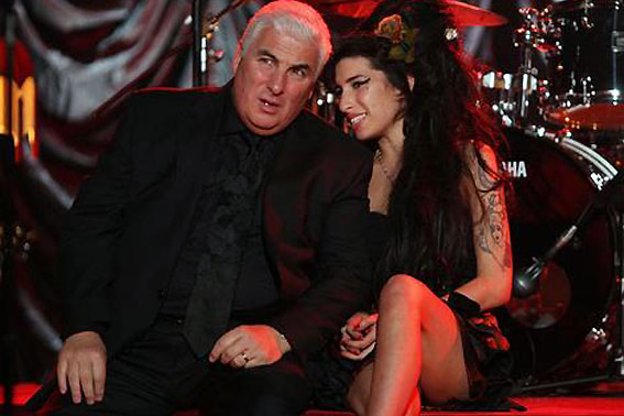 Mitch e Amy Winehouse: pai e filha eram próximos. smh.com.au