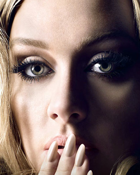 Adele é puro luxo na capa da Vogue britânica. Divulgação