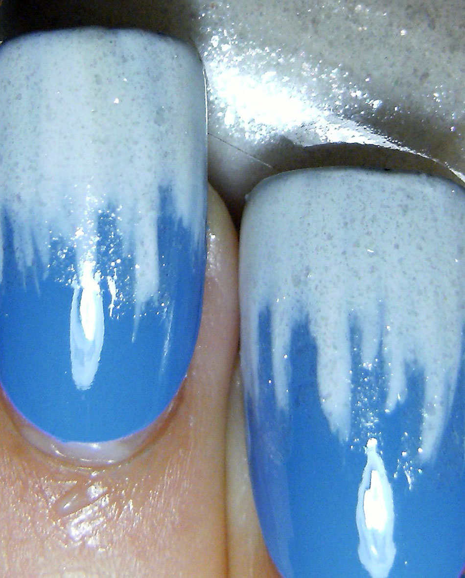 Azul glacial para o verão e o Natal tropical: frescor. Divulgação/deez-nailz.blogspot.com