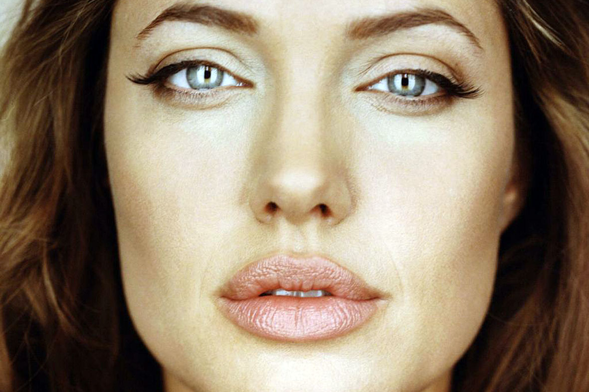 Angelina Jolie é entrevistada pelo programa 60 Minutes. fabulouskimino.blogspot.com