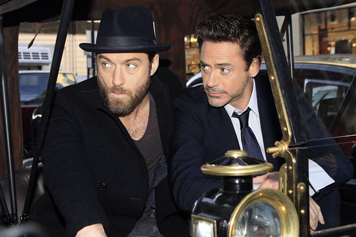 Jude Law (Holmes) e Robert Downey Jr. em cena de Sherlock Holmes: O Jogo de Sombras. Divulgação