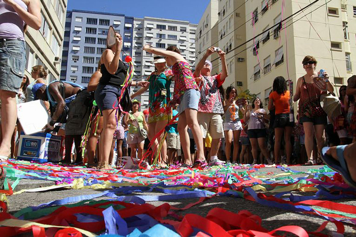 Bloco Imprensa que Eu Gamo: um de centenas de blocos que varrem o Carnaval carioca. superblogdopacoca.blogspot.com