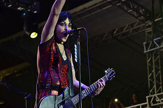 Joan Jett no  Lollapalooza Brasil 2012: quebrando tudo. Divulgação