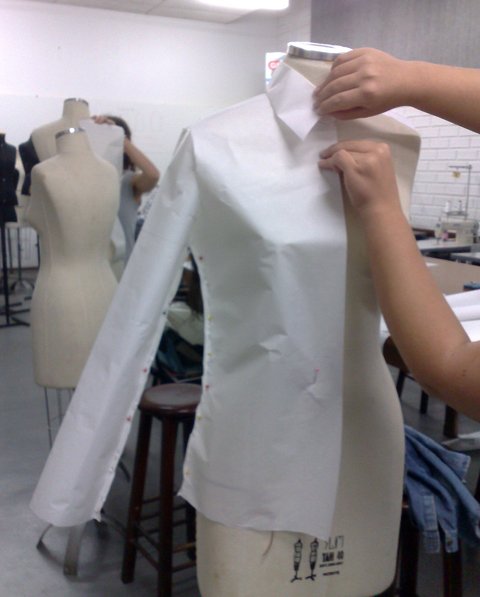 Modelagem de roupas é um dos cursos oferecidos pela Retec. Divulgação