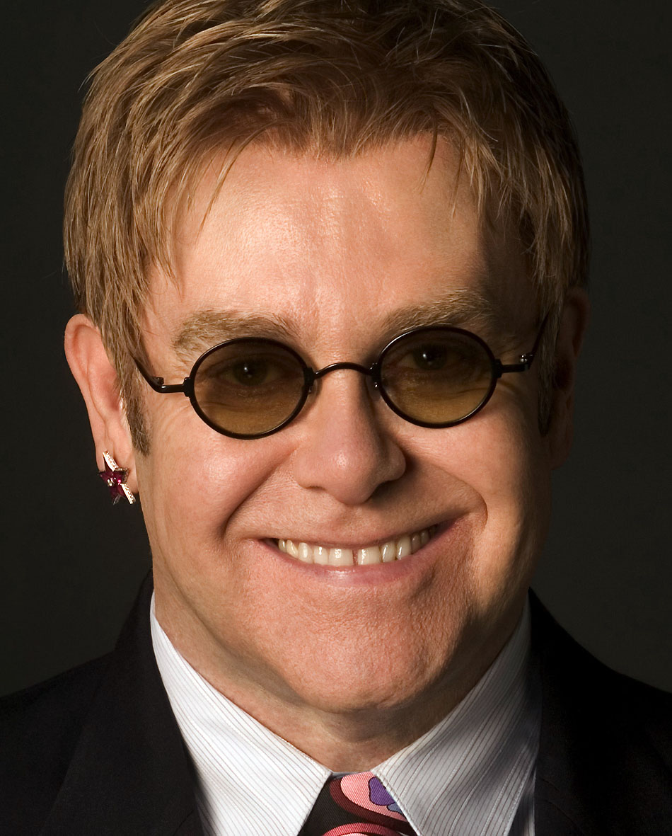 Elton John emplaca CD no primeiro posto da parada britânica após 22 longos anos. Divulgação
