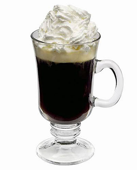 Irish Coffee deve ser servido numa taça de vidro especial. Foto: Divulgação