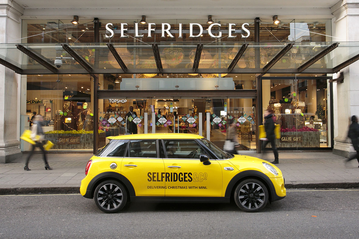 Selfridges da Oxford Street comemora a estreia da  House of Holland em moda masculina. FotoL Divulgação