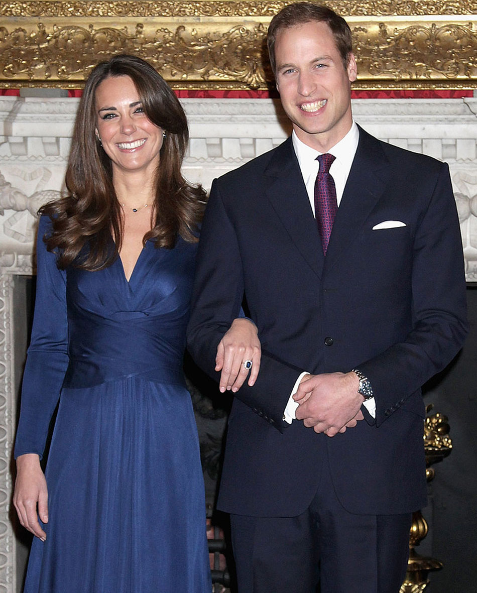 Peça mais associada à Duquesa de Cambridge ainda é o vestido Issa usado por ela em sua cerimônia de noivado com William. Foto: http://media1.popsugar-assets.com
