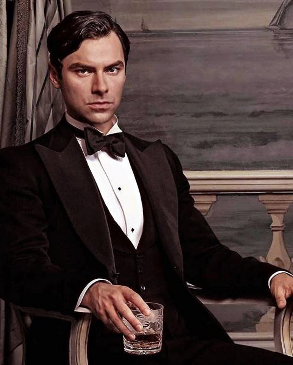 Aidan Turner como Philip Lombard na série And Then There Were None