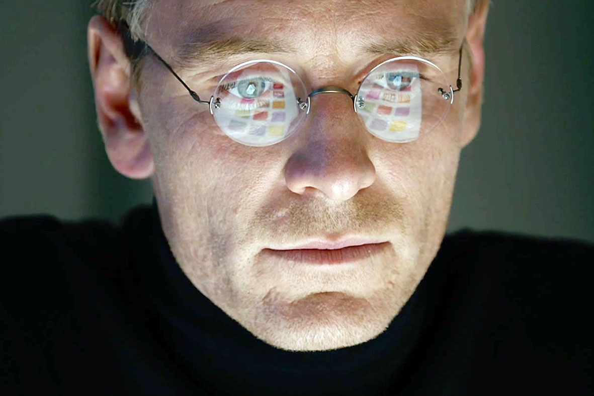 Michael Fassbender é Steve Jobs no filme homônimo. Foto: Divulgação