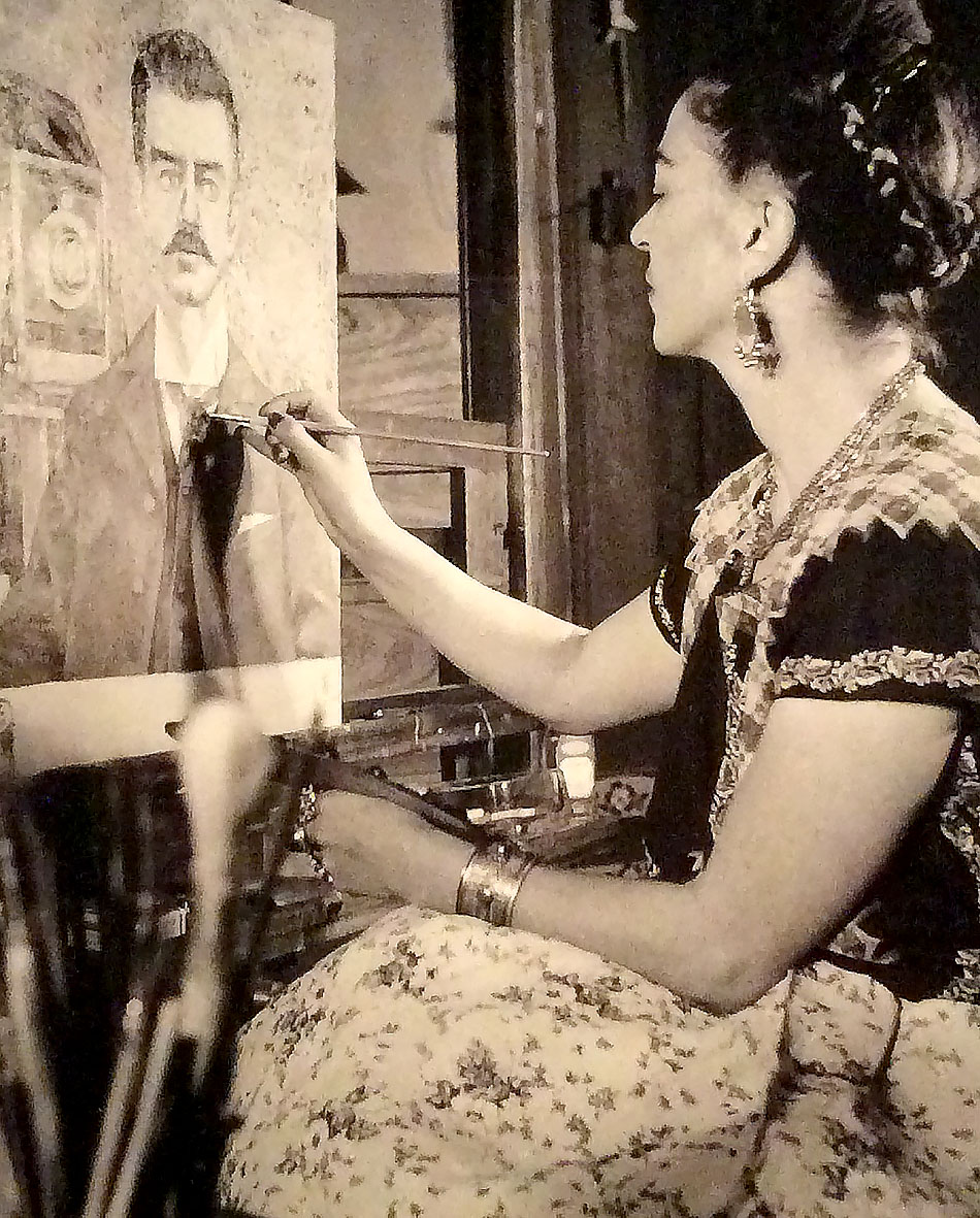 Uma das images da nostra no MIS-SP: Frida Kahlo pinta seu pai. Foto: Gisèle Freund/Divulgação