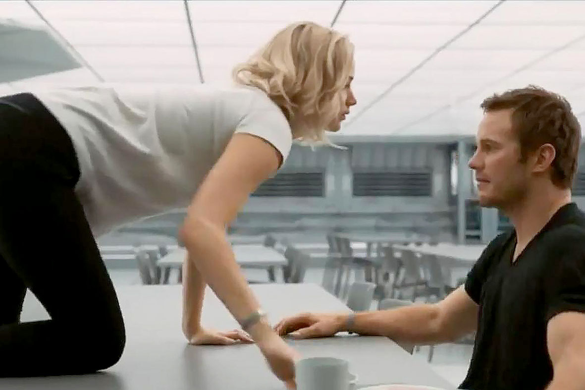 Jennifer Lawrence e Chris Pratt numa das cenas quentes de Passageiros. Foto: Divulgação