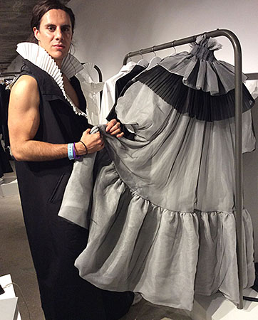 Nabil Nayal mostra seu maxivestido em tule: a Renascença na London Fashion Week. Foto: Juliana Resende/brpress