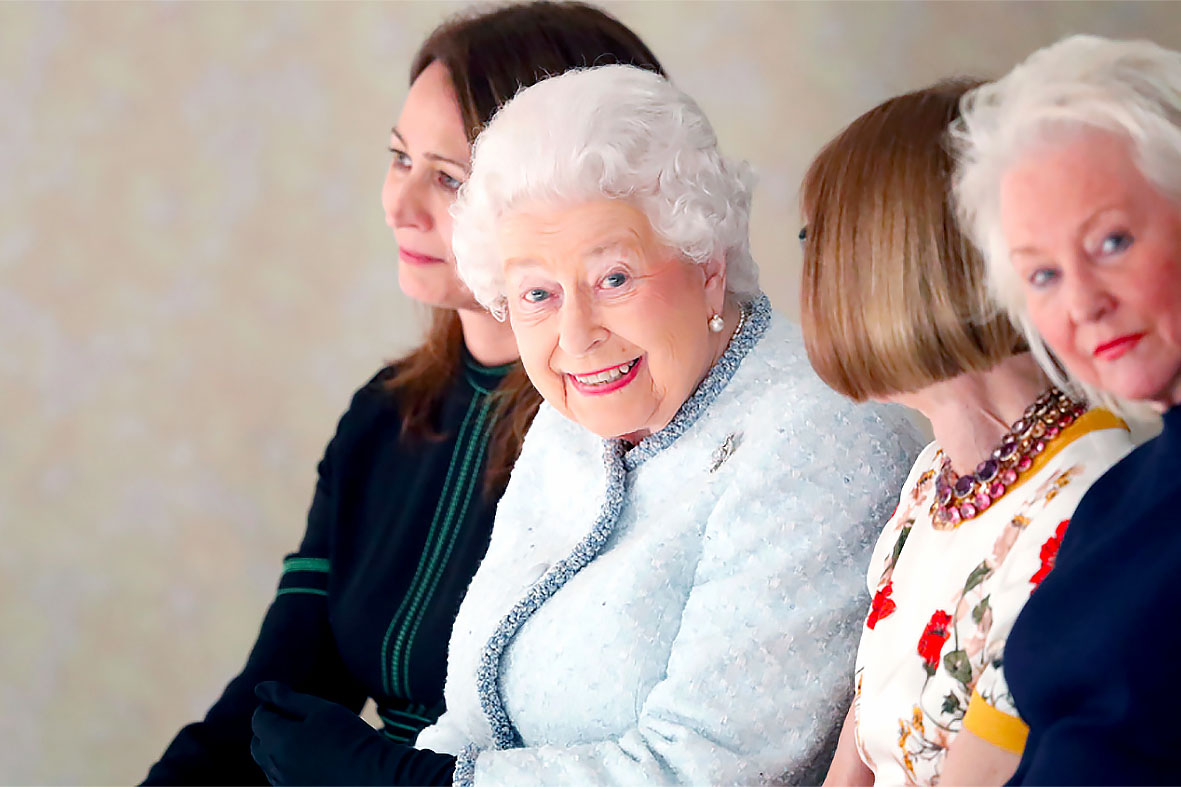 Caroline Rush, Elizabeth II, Anna Wintour e Angela Kelly na London Fashion Week. Photo: Tristan Fewings/BFC/Getty Images